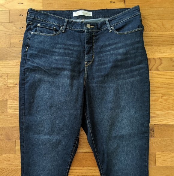 Levi's Totally Shaping Hi Rise Skinny Jeans - Picture 2 of 5